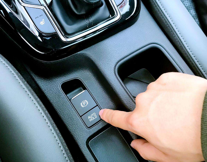 [SUV有情报]跑高速车速飙到120，误碰电子手刹后果是啥？提前搞懂，别到时泪