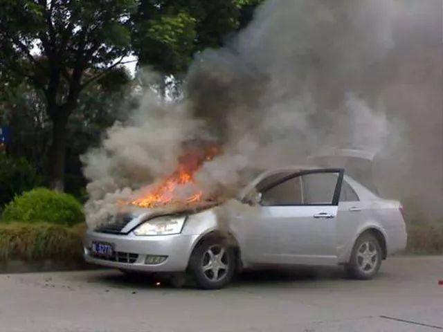 「山东高速交警城阳大队」生命诚可贵 必须要知道的几点汽车脱险常识