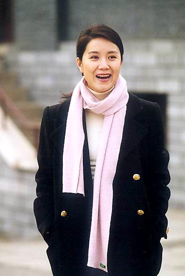 《北京人在纽约》她饰姜文妻子，父母都是著名演员，却戏红人不红