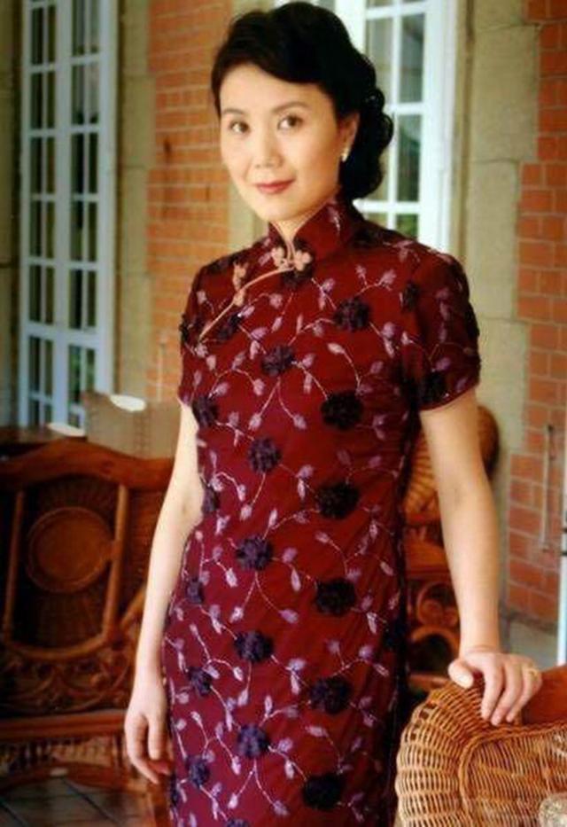 《北京人在纽约》她饰姜文妻子，父母都是著名演员，却戏红人不红