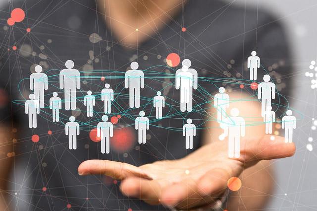 「秋叶书友会」没钱没人脉的时候，别想着交朋友走捷径，聪明靠这三招，能翻身