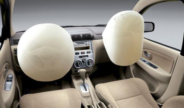 车品：坐副驾驶需要注意的三件事，否则可能面临大风险，甚至是生命