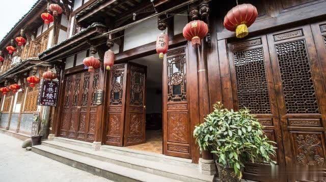 古风君■俗话说：人无笑脸莫开店，下一句才是经典，做生意的更要多注意