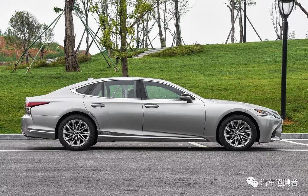 国色又天香：这车三年连降80余万，买它的人不必然非常有钱，但统统非常懂生存品格