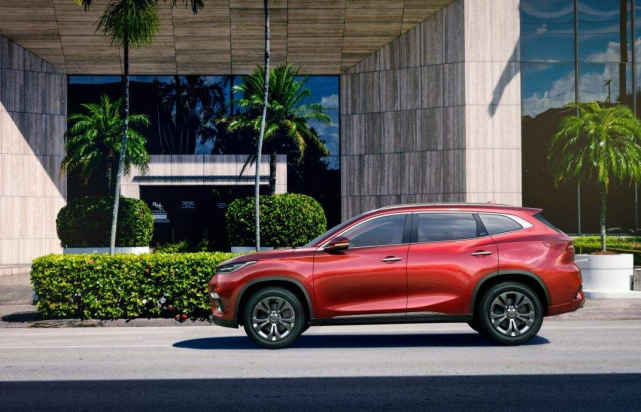 「汽修老王」国产又一好货上市，双屏设计逼格满满，动力超强劲