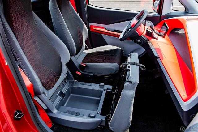 「职业骑士」2.5米的电动车来了，带前后独悬，看到价格后网友直接抛弃摩托车