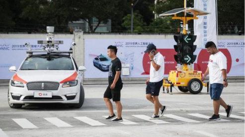 「家有汽车」滴滴的无人驾驶出租车来了，年底落户上海，司机们会失业吗？