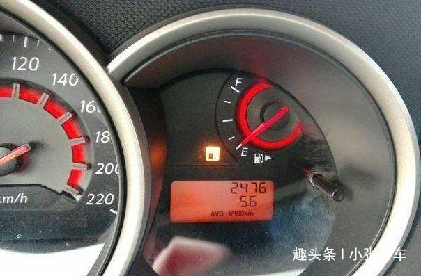 #小张评车#仪表盘上的油灯亮了还可以开吗？老司机：这都不懂，小心开坏了！