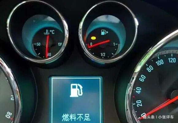 #小张评车#仪表盘上的油灯亮了还可以开吗？老司机：这都不懂，小心开坏了！