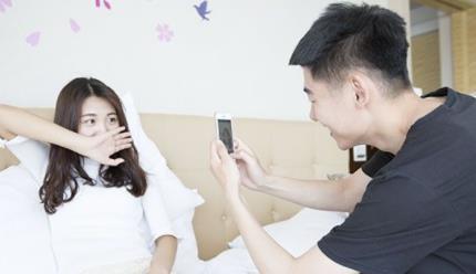 [幸福的拉拉]当一个男人彻底爱上你时，才会对你有这5种表现，藏都藏不住