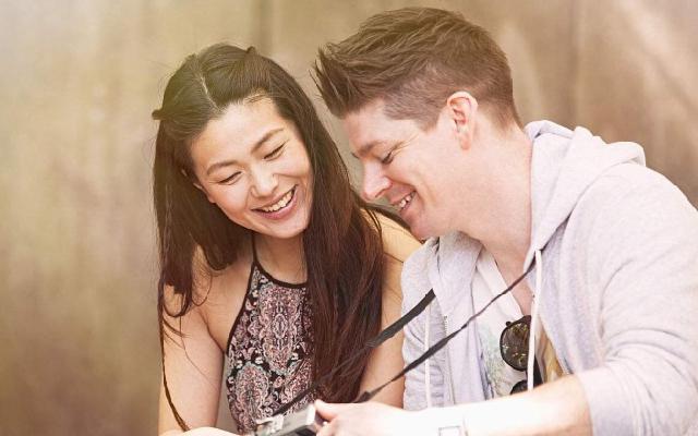 「情感小冬姐」睡觉时，男人有这些冷漠的举动，那他八成有了其他女人，别不在意