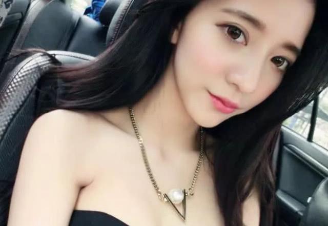 花弄影：晚上睡觉时，女人给你发这“五个字”，就是在说她很想你