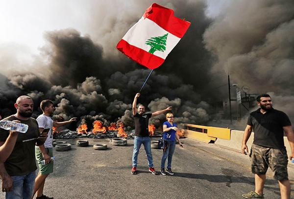 抗议活动席卷黎巴嫩多座城市，黎总理指责政治对手阻碍改革
