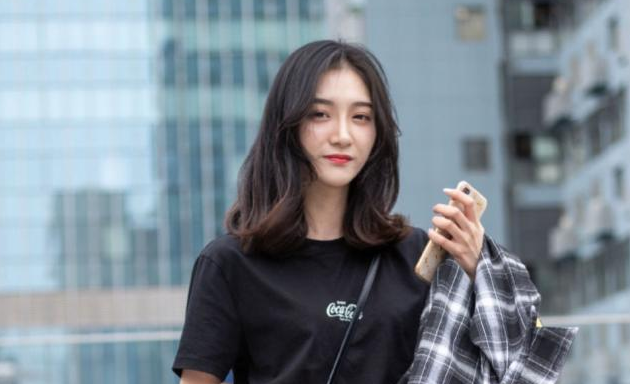 「有骨气的人啊」不要去恨离开你的人，要做的是让他后悔离开你。