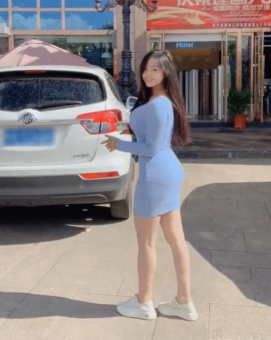 【与时尚赛跑】女人微胖才是最美，靠自己的努力赢得尊重，气质是自信的铺垫