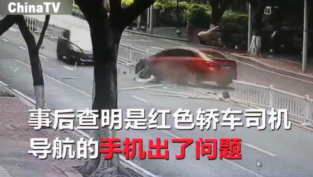 [CIBN法观天下]开车手机突然从支架上掉落，司机扶了一下手机，却酿就了一场大祸