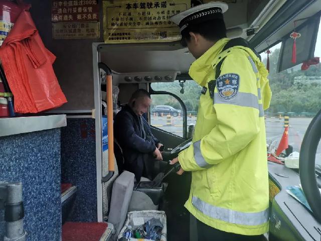 山西车管@乘坐大客车这两件事千万不能忽视，关乎生命安危↓↓↓