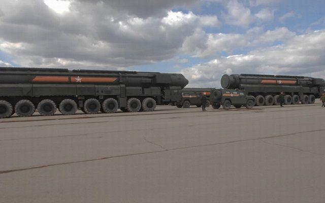 俄战略火箭军16枚导弹升空，5艘核潜艇出动，普京亲自坐镇指挥