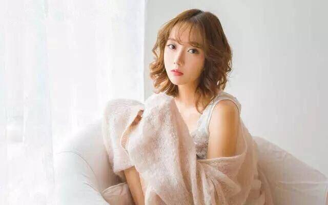 七夏不语■弟弟重病不愿意卖房治病，父母让女儿拿钱，女儿拿来五万父母流泪