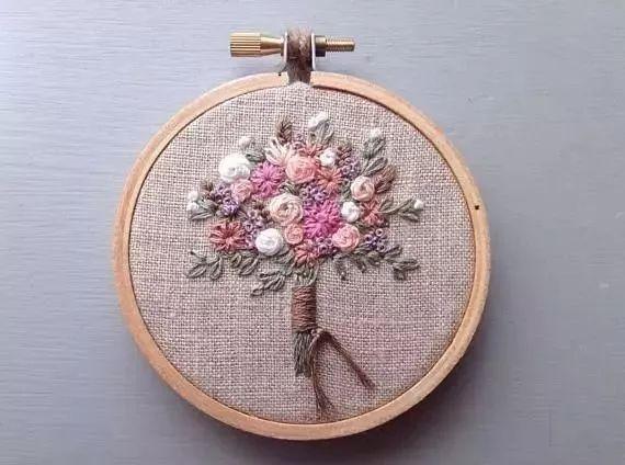 【喜欢吃喝玩乐的小猪】该走的人迟早会走，与其勒紧手里的线，不如等风来的时候就放手