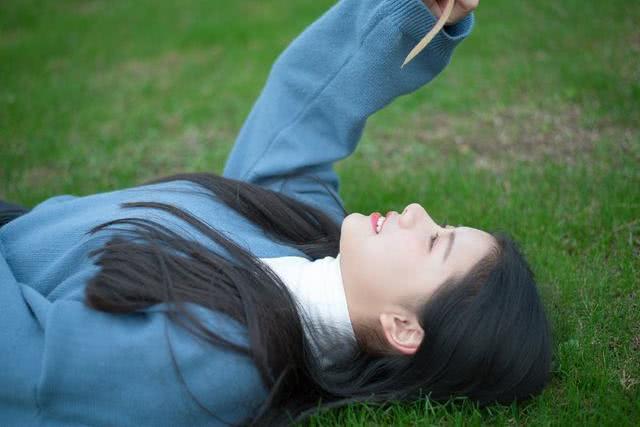 妮夏情感专栏■夫妻离婚，女儿选择跟爸过，妈妈垂泪，得知实情后夸女儿机智