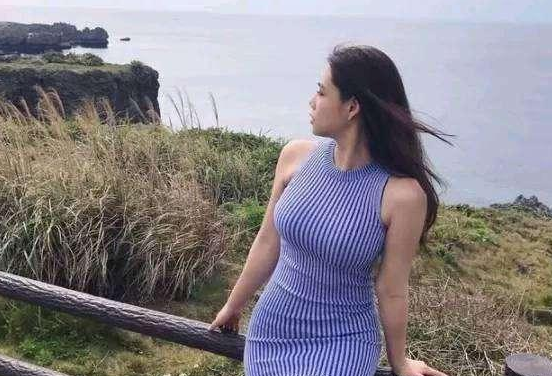 妮夏情感专栏■夫妻离婚，女儿选择跟爸过，妈妈垂泪，得知实情后夸女儿机智