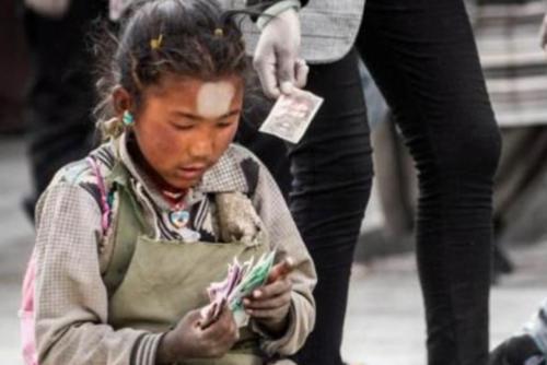 「华云头条」心理学：第一眼你觉得哪个乞丐是假的？测出你真实的心理年龄！