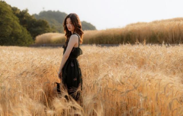 花颜有情@九月再见，十月你好，我依然在等你，但不是在原地