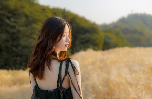 花颜有情@九月再见，十月你好，我依然在等你，但不是在原地