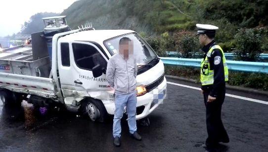 [毕节交警]高速公路上爆胎怎么办，快来学习吧！