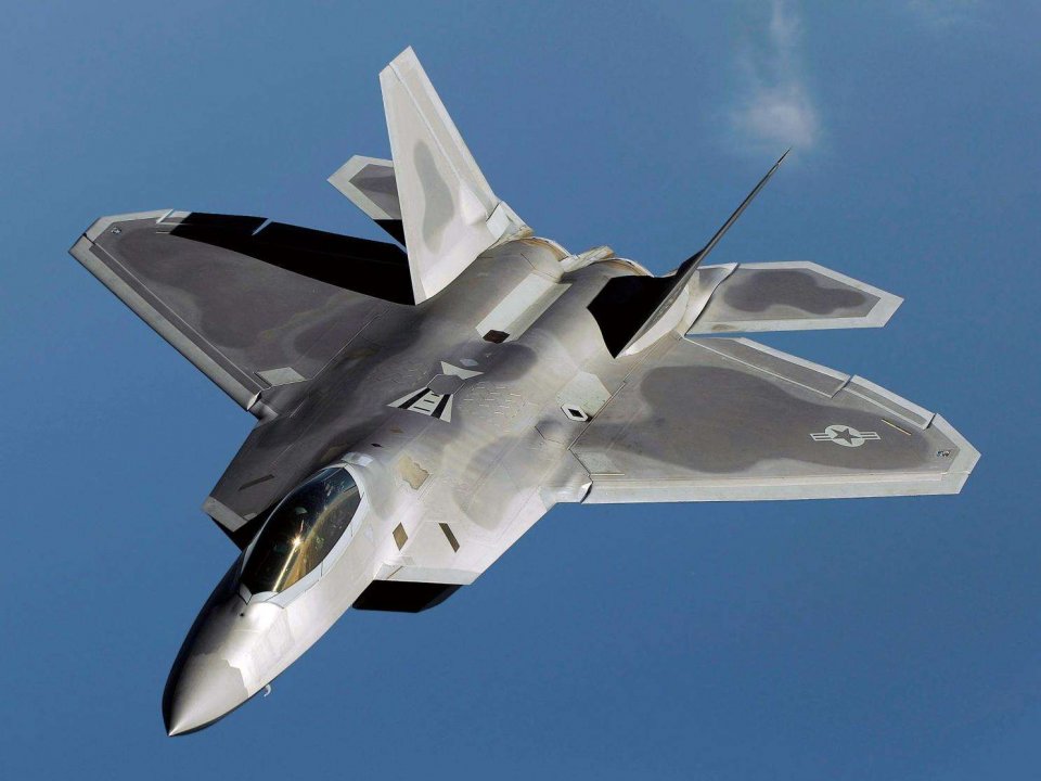 若想驾驶一架F-22叛逃中俄，会发生什么情况？有可能成功吗？