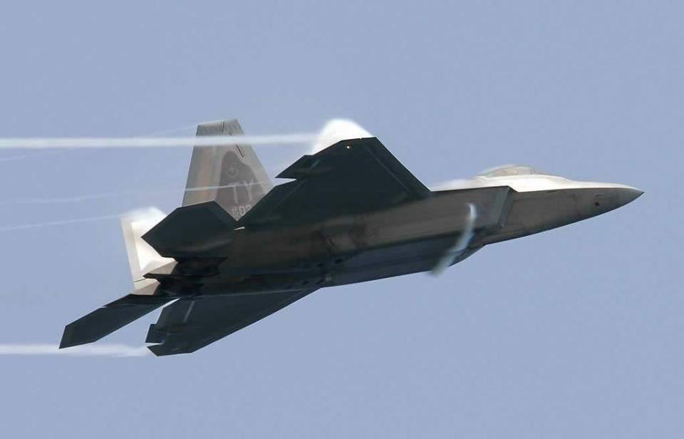 若想驾驶一架F-22叛逃中俄，会发生什么情况？有可能成功吗？