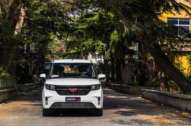 「车品」又一神车出新款，载人拉货两不误，这样的宏光才能制霸“秋名山”