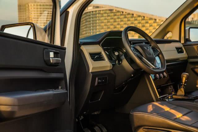 「车品」又一神车出新款，载人拉货两不误，这样的宏光才能制霸“秋名山”