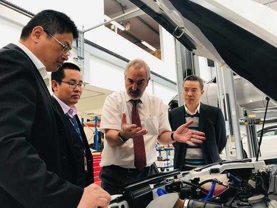 汽车聚焦■打开任意搜索引擎，输入关键词“汽车 发动机”