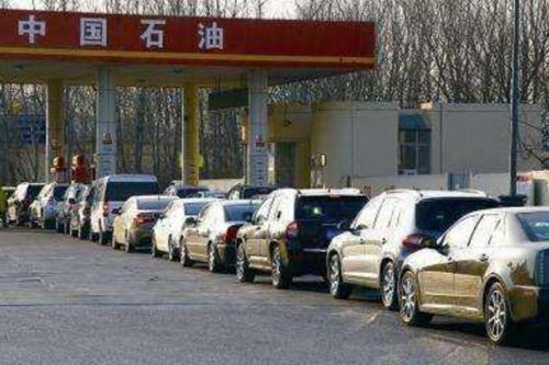 #太原广播电视报#为啥老司机都趁着中午的时候去加油？加油员终于说出了实情