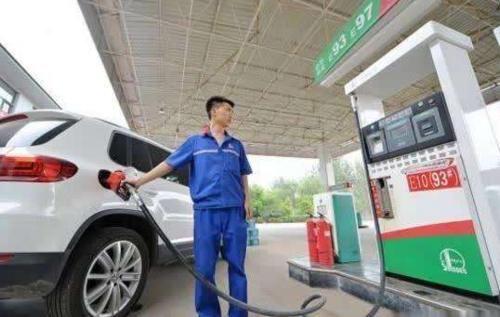 #太原广播电视报#为啥老司机都趁着中午的时候去加油？加油员终于说出了实情
