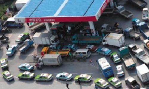 #太原广播电视报#为啥老司机都趁着中午的时候去加油？加油员终于说出了实情