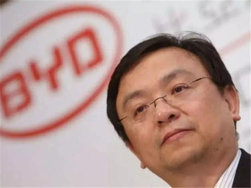 [瑶瑶说车讯]比亚迪燃油车又上市了，为啥王传福还建议禁燃？网友：不打脸难受