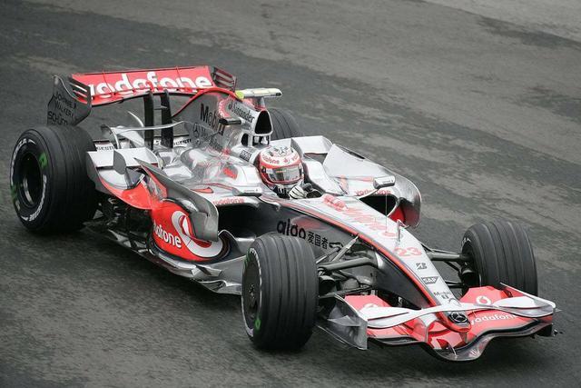 宽哥爱聊车：汽车行驶方向偏，不好操控有危险！如何应对？“2检1做”要及时