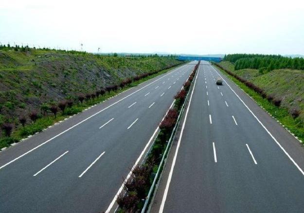 汽车资讯：高速上令人恶心的“怪现象”，现已开始整治，车主：早该如此