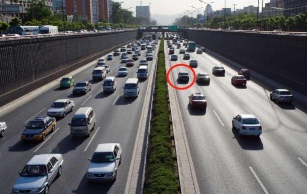 汽车资讯：高速上令人恶心的“怪现象”，现已开始整治，车主：早该如此