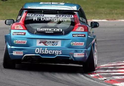 「ZAKER网」轮胎与地面接触竟然不是垂直的！我车该不是坏了吧？！