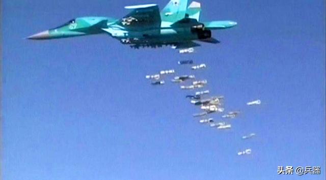 俄军在叙利亚开打了！炸弹瞬间覆盖..，炸得敌人四处逃窜