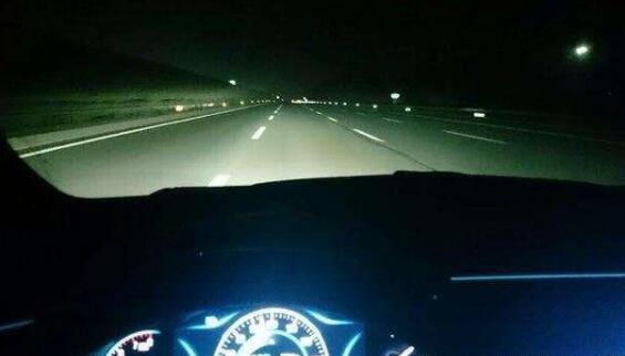 [山东高速交警城阳大队]夜间开车上高速，牢记4个行车安全守则，事故率大大降低