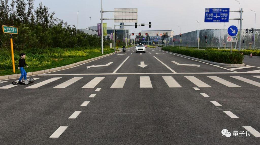 智能交通技术@300辆无人车200万公里路测零事故，首次揭秘背后整套安全保障方案