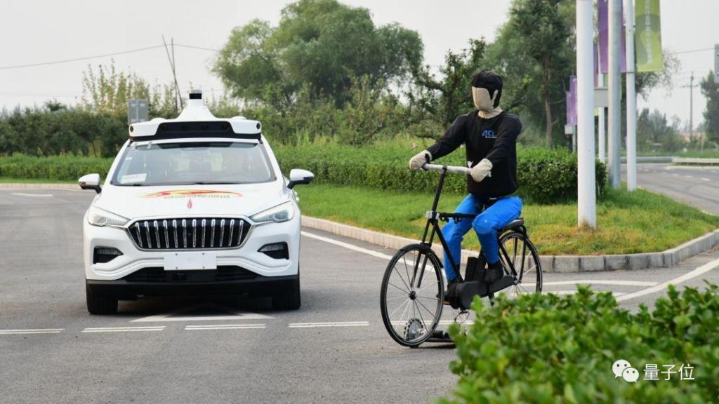 智能交通技术@300辆无人车200万公里路测零事故，首次揭秘背后整套安全保障方案