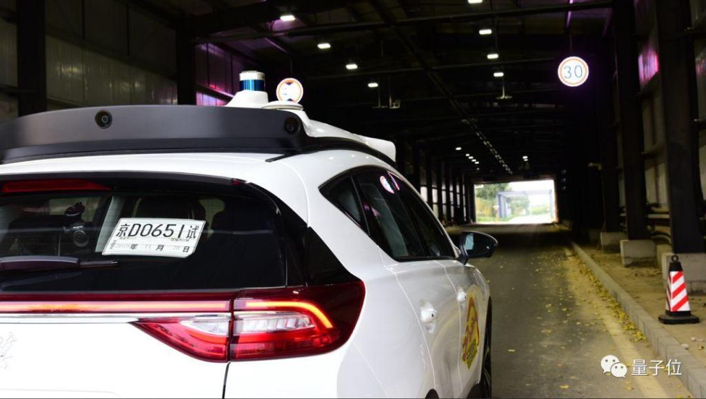 智能交通技术@300辆无人车200万公里路测零事故，首次揭秘背后整套安全保障方案