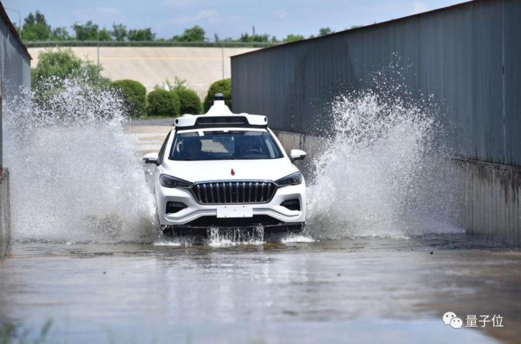 智能交通技术@300辆无人车200万公里路测零事故，首次揭秘背后整套安全保障方案