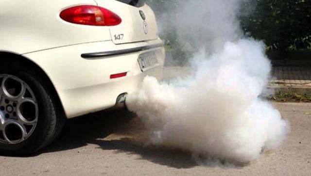 「奇趣汽车」检车无异于毁车！咋样才能防止年检员暴力检车？老司机一招制敌